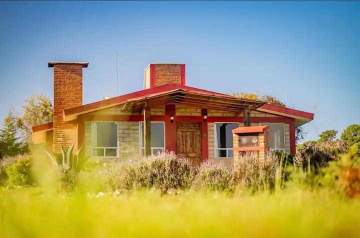 Refugios Naturales: 6 Cabañas en el Bosque para Escapar del Estrés Urbano