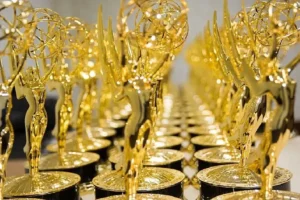 🏆 Premios Emmy 2023: ¡Sorpresas y Triunfos en la Gran Noche de la Televisión! 📺