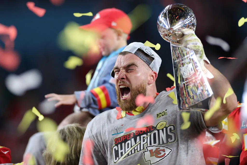 🏈🌟 Travis Kelce: El Camino de un Mariscal de Campo a Leyenda de los Chiefs 🌟🏈