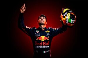 ‘Checo’ Pérez extiende su historia de éxito con Oracle Red Bull Racing hasta el 2026