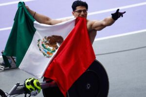 Juan Pablo Cervantes conquista el oro y rompe récord en París 2024