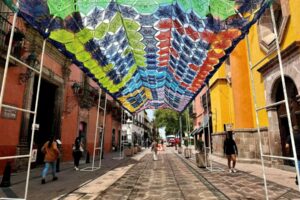 ¡Fiestas patrias en Querétaro! El centro histórico se viste de colores y celebración