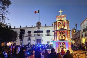 Altar de muertos monumental: homenaje a 13 héroes policías