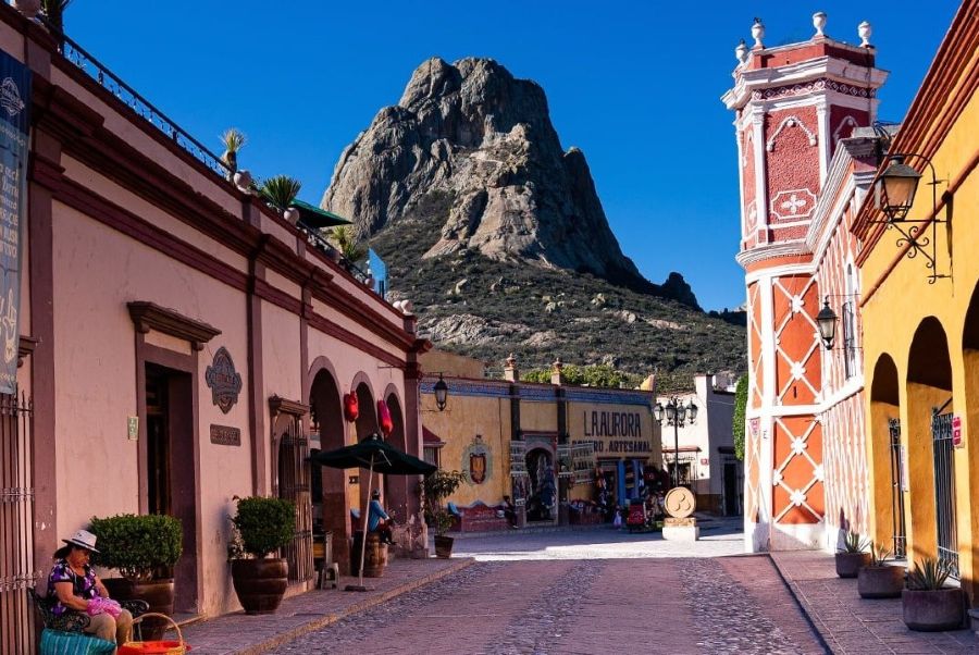 ¡Bernal se prepara para una gran fiesta!