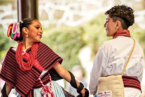 ¡Este puente, la fiesta del huapango está en Pinal de Amoles!