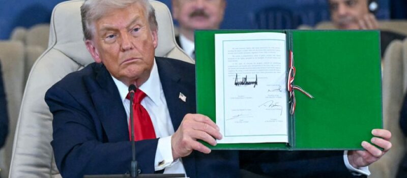 Trump-Paz_Barrio-800x350 Home