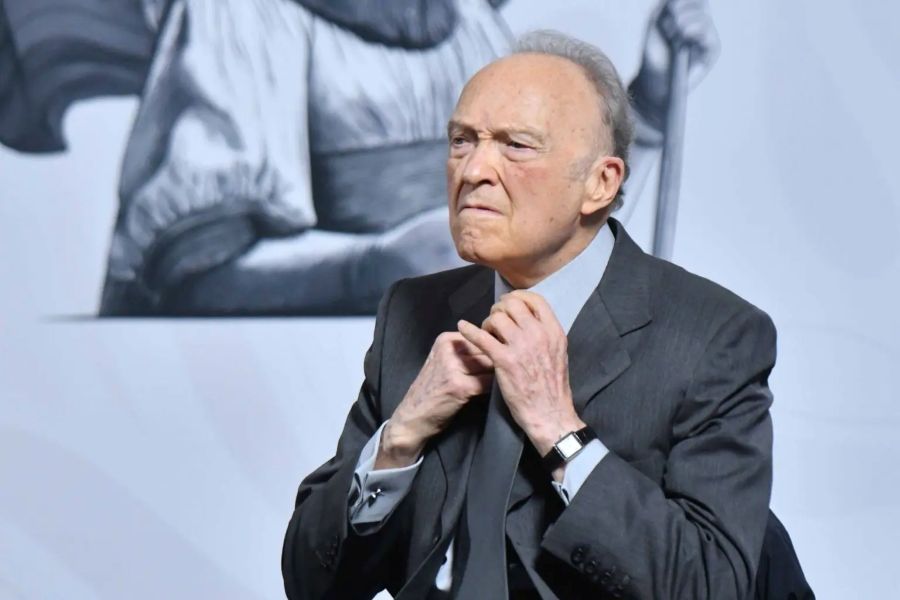 Renuncia inesperada: Gertz Manero suelta la FGR