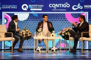 Iker Casillas motiva a jóvenes deportistas en Querétaro